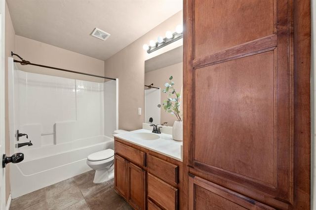 21201 River Lark Lane, Edmond, OK 73012