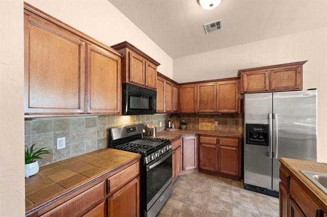21201 River Lark Lane, Edmond, OK 73012
