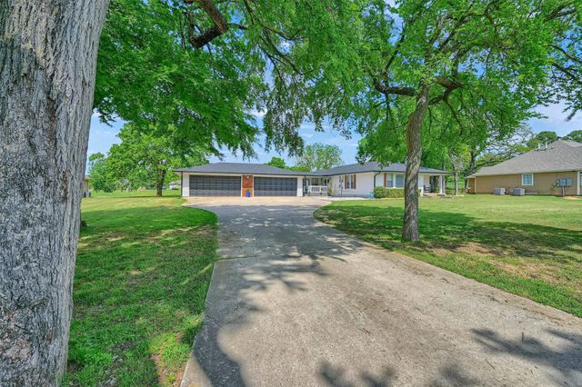 105 Cocopa Drive, Gainesville, TX 76240