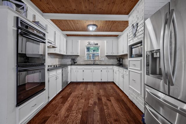 105 Cocopa Drive, Gainesville, TX 76240