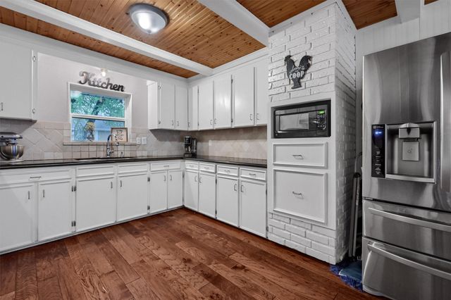 105 Cocopa Drive, Gainesville, TX 76240