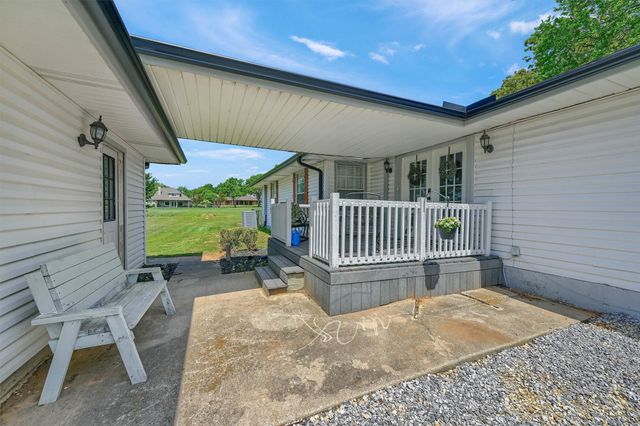 105 Cocopa Drive, Gainesville, TX 76240