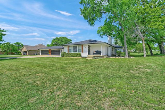 105 Cocopa Drive, Gainesville, TX 76240