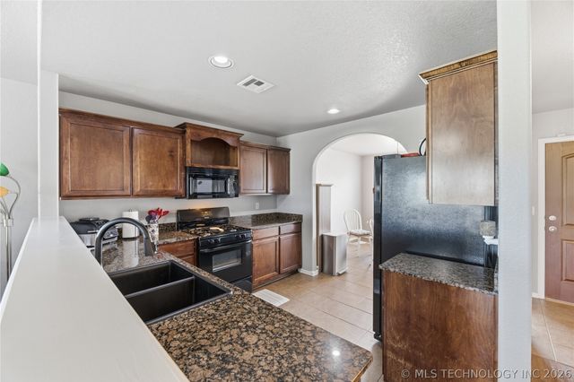 10912 N 117th East Avenue, Owasso, OK 74055