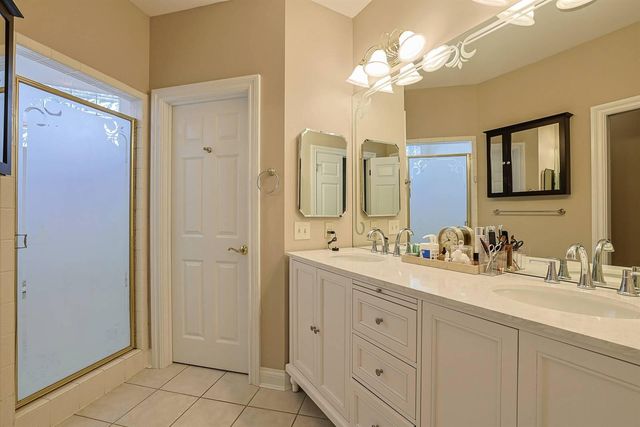 818 Lauren Drive, Villa Hills, KY 41017