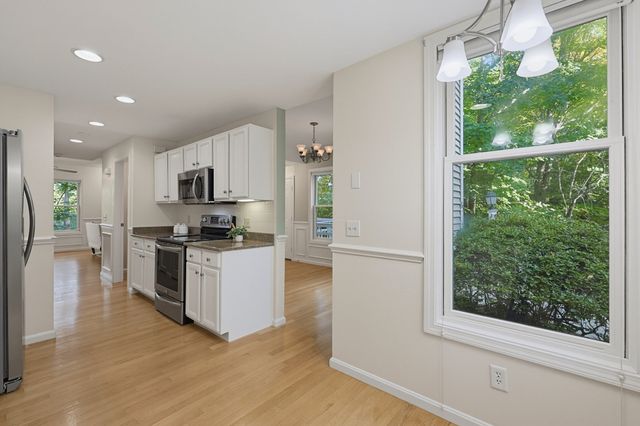 85 Hammond Pl 85, Woburn, MA 01801
