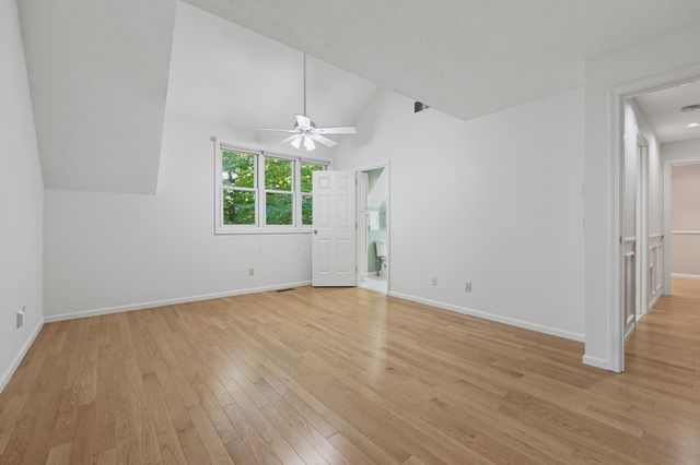 85 Hammond Pl 85, Woburn, MA 01801