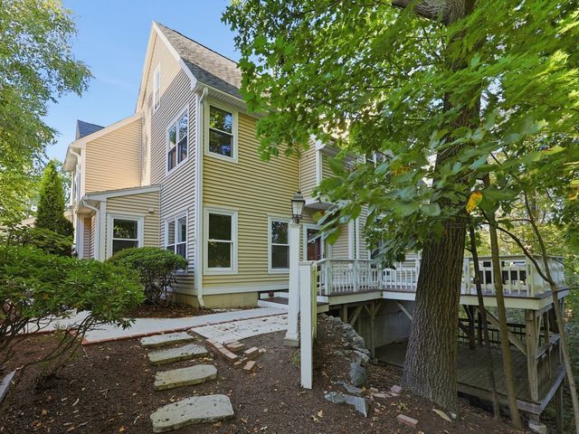 85 Hammond Pl 85, Woburn, MA 01801