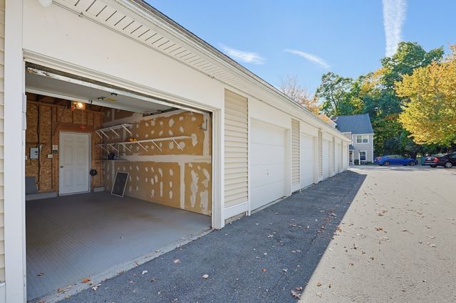 85 Hammond Pl 85, Woburn, MA 01801