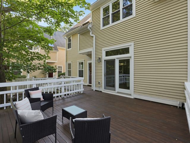 85 Hammond Pl 85, Woburn, MA 01801