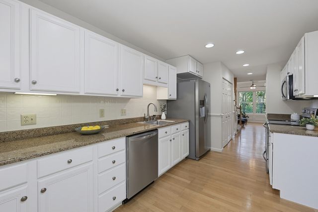 85 Hammond Pl 85, Woburn, MA 01801