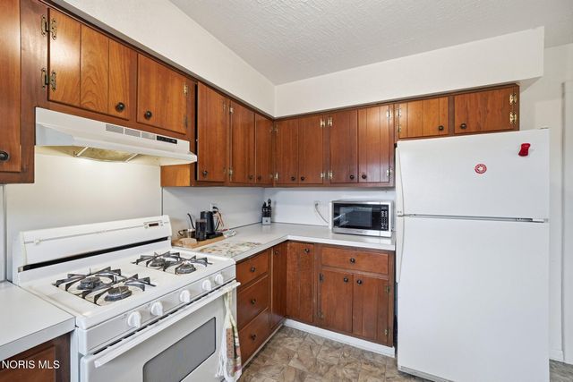 4552 283rd Street, Toledo, OH 43611