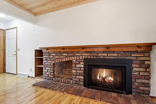 712 Lake Bluff DRIVE, Oconomowoc, WI 53066