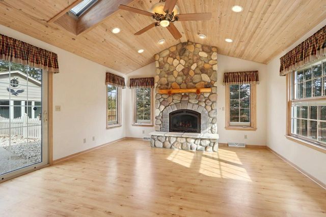 712 Lake Bluff DRIVE, Oconomowoc, WI 53066