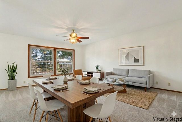 712 Lake Bluff DRIVE, Oconomowoc, WI 53066