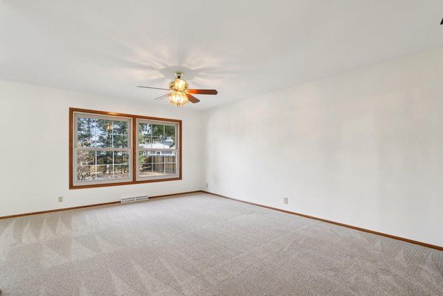 712 Lake Bluff DRIVE, Oconomowoc, WI 53066