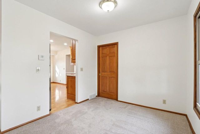 712 Lake Bluff DRIVE, Oconomowoc, WI 53066