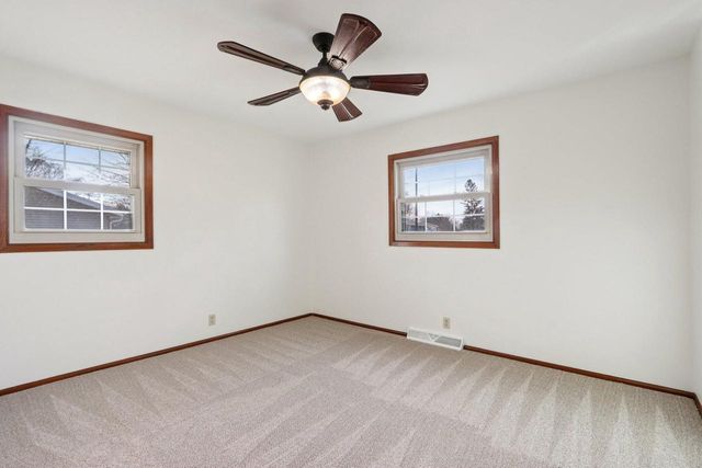 712 Lake Bluff DRIVE, Oconomowoc, WI 53066