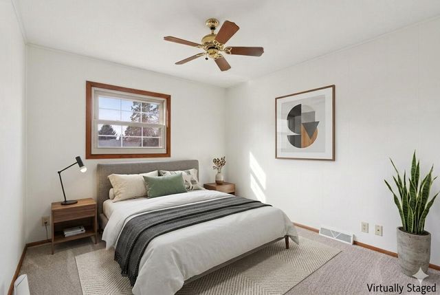 712 Lake Bluff DRIVE, Oconomowoc, WI 53066