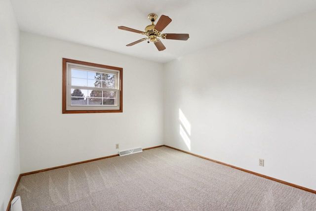 712 Lake Bluff DRIVE, Oconomowoc, WI 53066