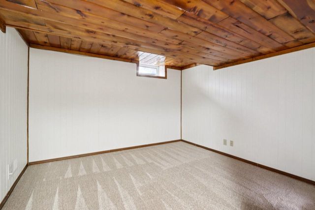 712 Lake Bluff DRIVE, Oconomowoc, WI 53066