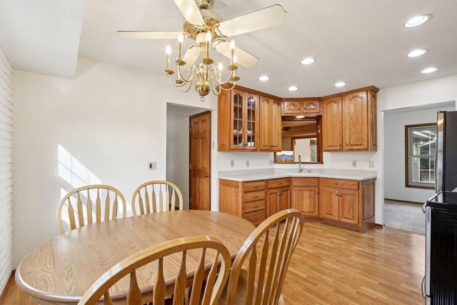 712 Lake Bluff DRIVE, Oconomowoc, WI 53066