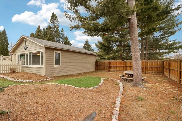 712 Lake Bluff DRIVE, Oconomowoc, WI 53066