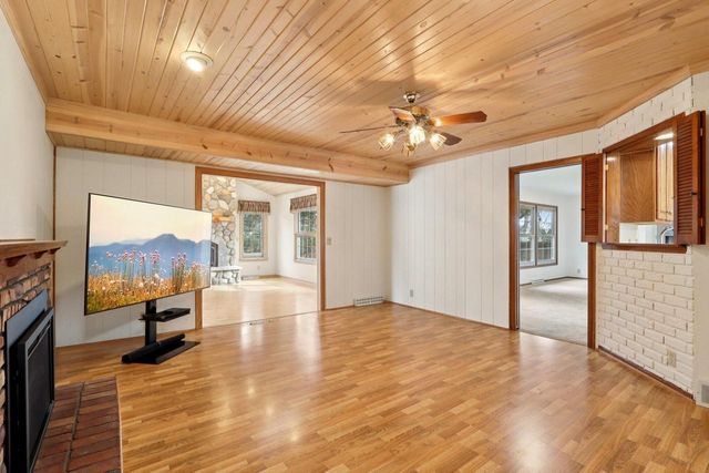 712 Lake Bluff DRIVE, Oconomowoc, WI 53066