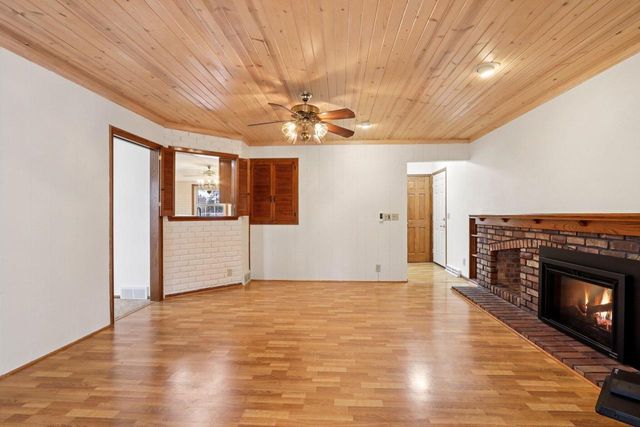 712 Lake Bluff DRIVE, Oconomowoc, WI 53066