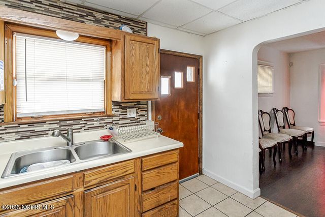 54 E Lake Street, Toledo, OH 43608