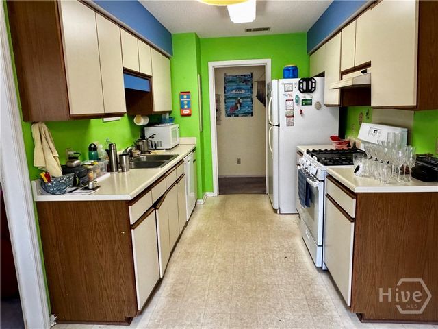 32 E Deerwood Road, Savannah, GA 31410