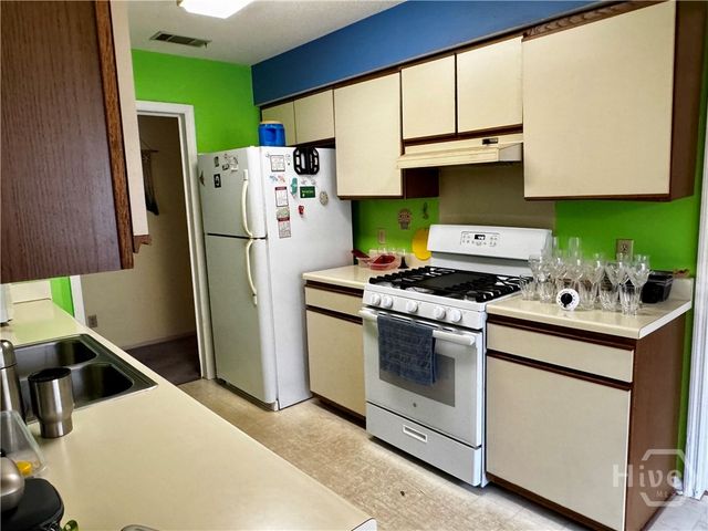 32 E Deerwood Road, Savannah, GA 31410