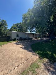 425 N 3rd Street, Buffalo Gap, TX 79508