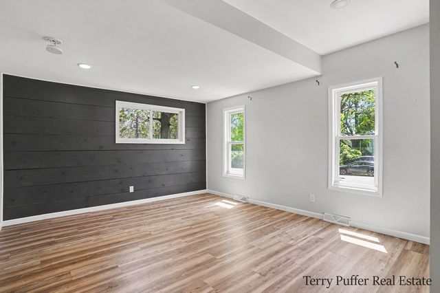 416 Pine Street, Fruitport, MI 49415