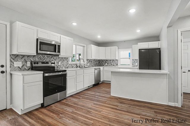 416 Pine Street, Fruitport, MI 49415