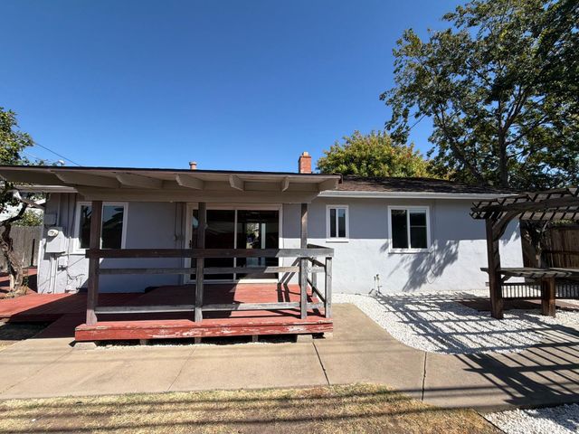 5208 Fernwood Way, Sacramento, CA 95841