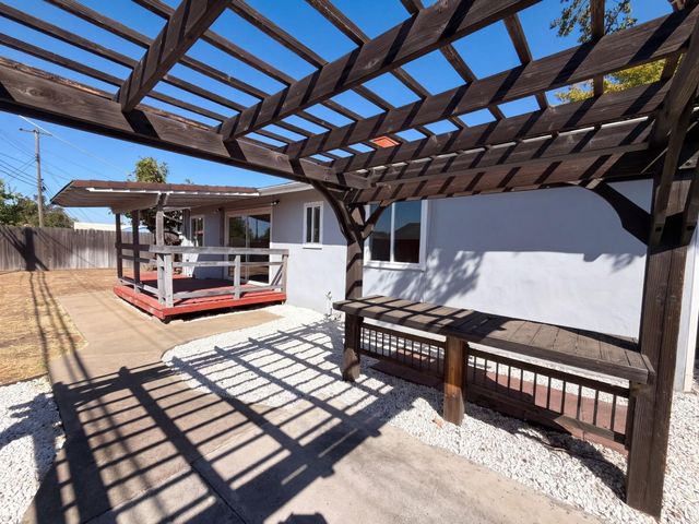 5208 Fernwood Way, Sacramento, CA 95841