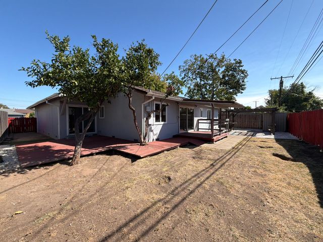 5208 Fernwood Way, Sacramento, CA 95841