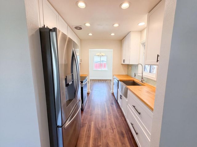5208 Fernwood Way, Sacramento, CA 95841