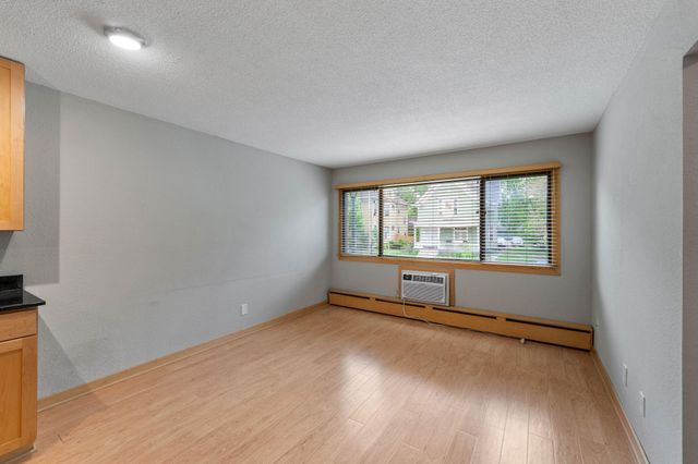 2530 1st Avenue S N201, Minneapolis, MN 55404