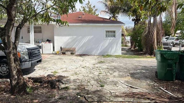 2456 NW 28th St, Miami, FL 33142