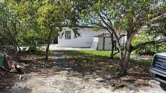 2456 NW 28th St, Miami, FL 33142