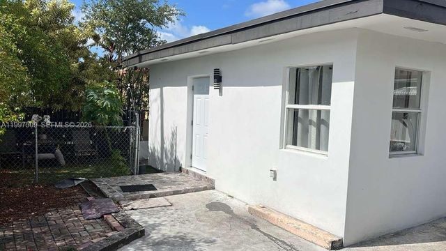 2456 NW 28th St, Miami, FL 33142