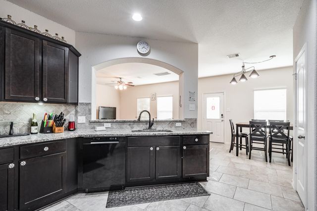 901 Jefferson Avenue, Cleveland, TX 77327