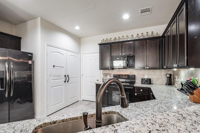 901 Jefferson Avenue, Cleveland, TX 77327