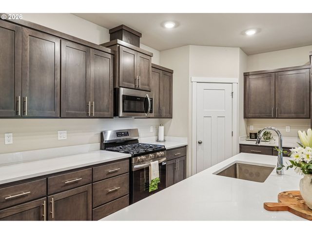 23830 Sw Vermillion Dr, Tualatin, OR 97062