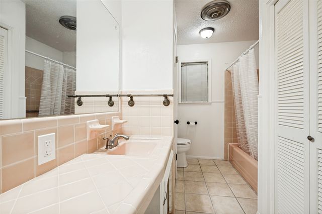 19 Shadowood Lane, Gainesville, TX 76240