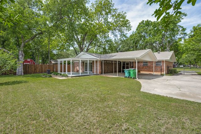 19 Shadowood Lane, Gainesville, TX 76240