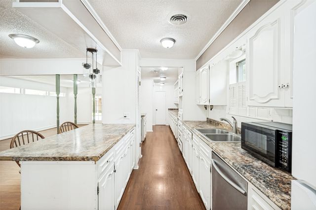 19 Shadowood Lane, Gainesville, TX 76240