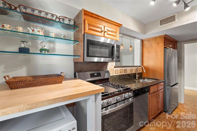 1300 Queens Road 402, Charlotte, NC 28207